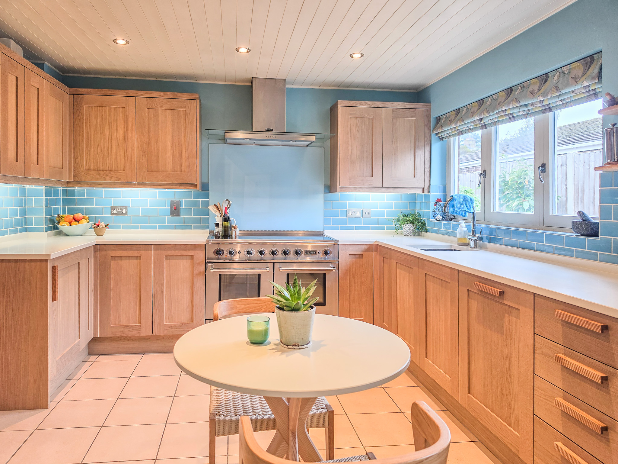 Finished Devizes kitchen with new solid oak doors and quartz worktops