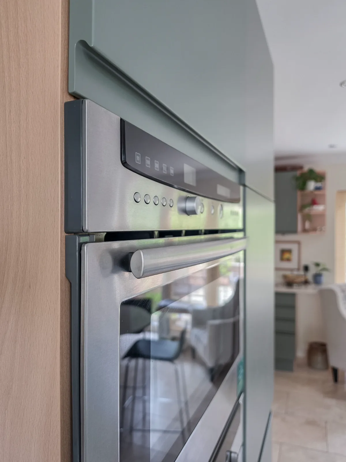 How J-pull handleless kitchen doors compare to rail systems