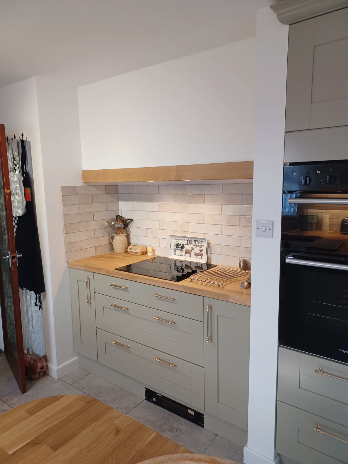 What is Solid Oak Worktop Movement?