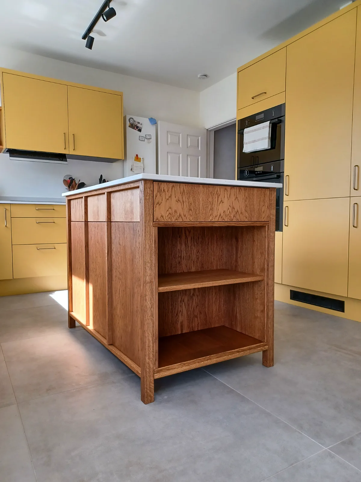 Shelves for books and trinkets. Push-to-open drawer above.