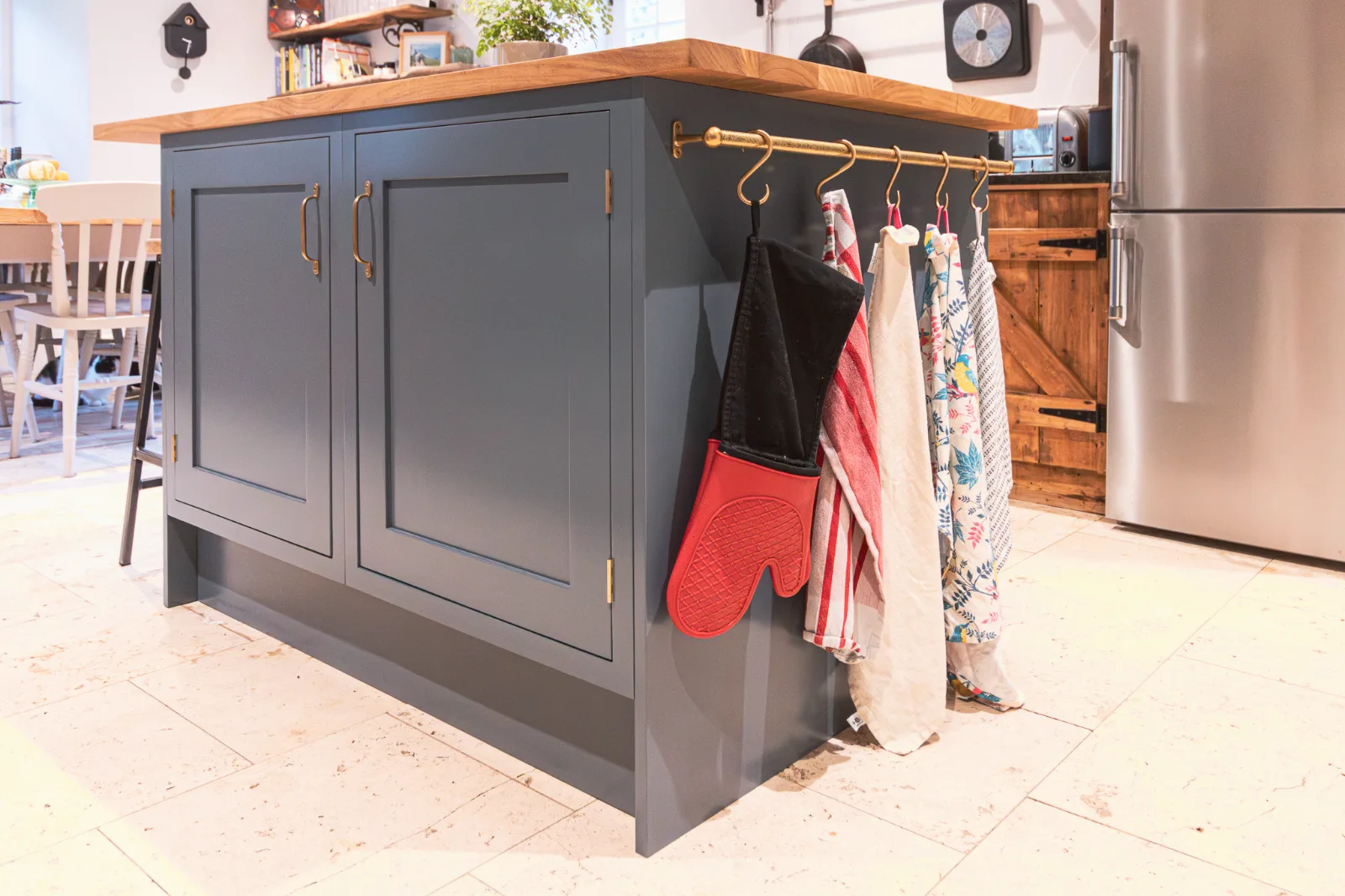 A mirror-smooth sprayed finish in deep blue.