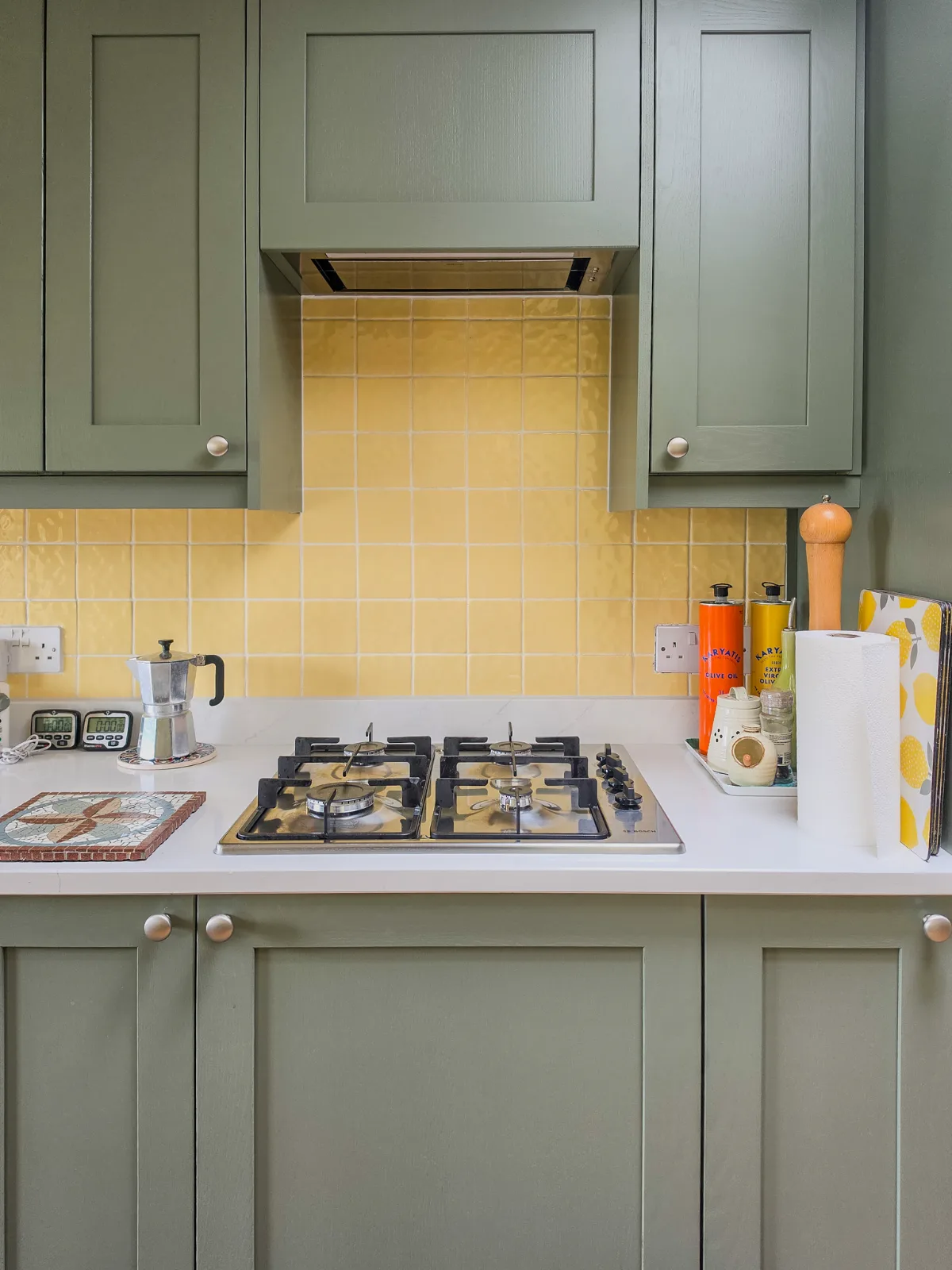 A new hob finishes the look.