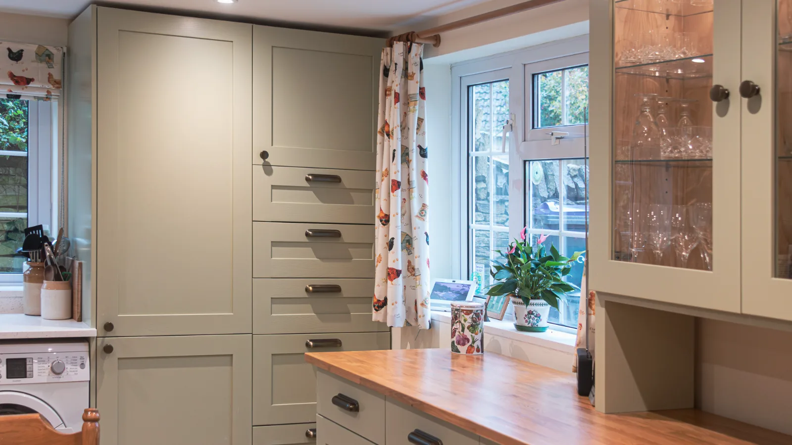 The dresser sits comfortably with the fitted cabinetry