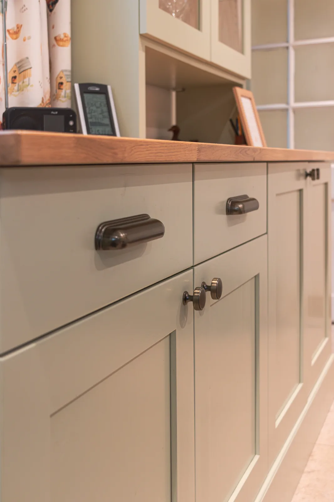 Antiqued handles add to its character